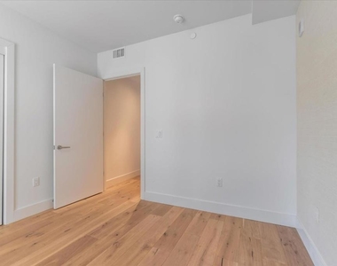 1450 Franklin Street - Photo Thumbnail 11