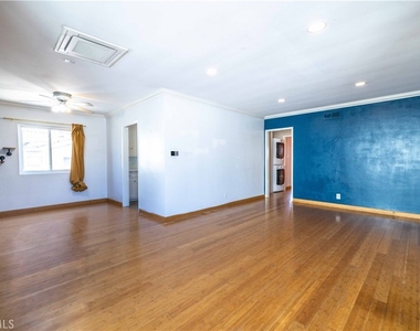 1227 E 1st - Photo Thumbnail 4