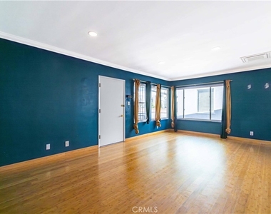 1227 E 1st - Photo Thumbnail 3