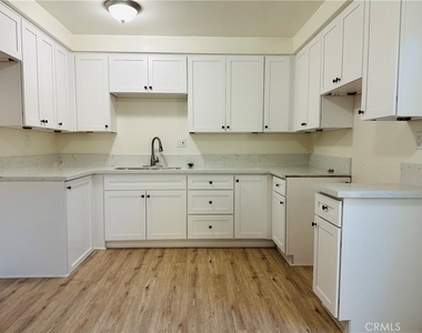 607 N Dalton Avenue - Photo Thumbnail 4