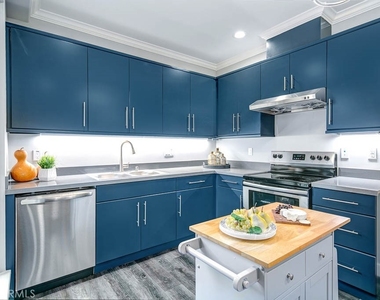530 Fano Street - Photo Thumbnail 6