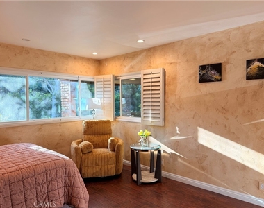 2500 Benedict Canyon - Photo Thumbnail 14
