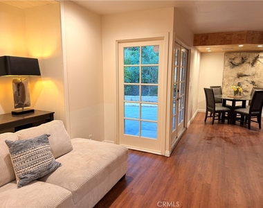 2500 Benedict Canyon - Photo Thumbnail 17