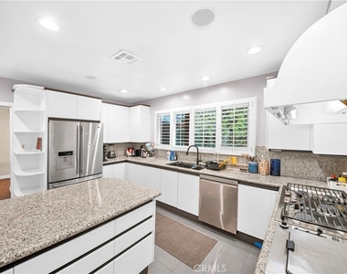 2500 Benedict Canyon - Photo Thumbnail 8