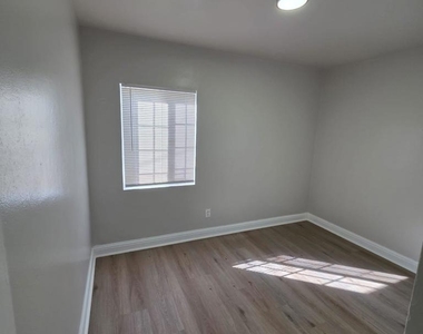 20331 Concord Ave - Photo Thumbnail 6