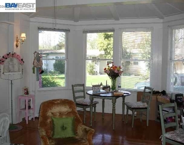 627 Rose Avenue - Photo Thumbnail 2