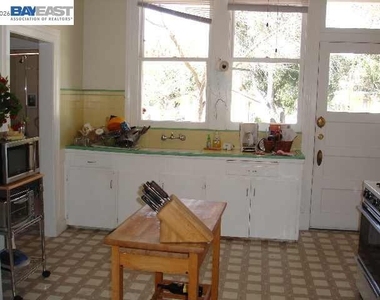 627 Rose Avenue - Photo Thumbnail 4