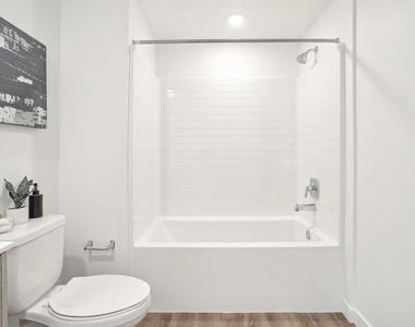 224 Alvarado Street - Photo Thumbnail 8