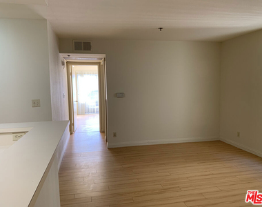 420 S Harvard Boulevard - Photo Thumbnail 6