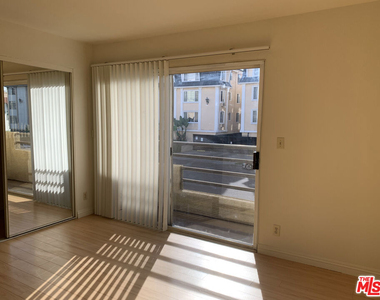 420 S Harvard Boulevard - Photo Thumbnail 11