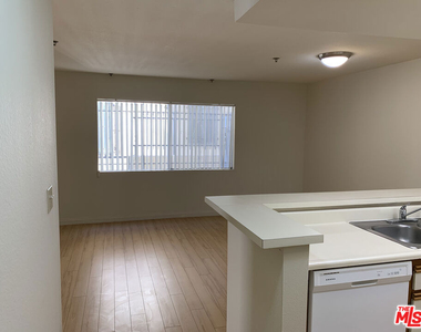420 S Harvard Boulevard - Photo Thumbnail 5