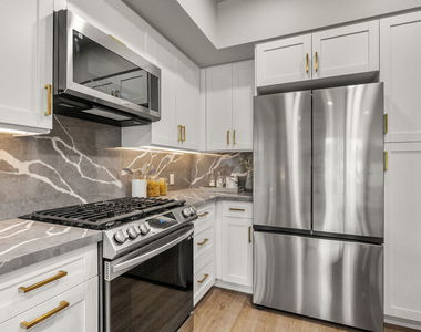 7428 Santa Monica Boulevard - Photo Thumbnail 5