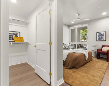 7428 Santa Monica Boulevard - Photo Thumbnail 23