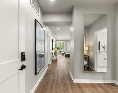 7428 Santa Monica Boulevard - Photo Thumbnail 3