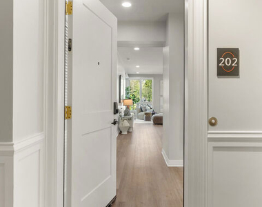 7428 Santa Monica Boulevard - Photo Thumbnail 2
