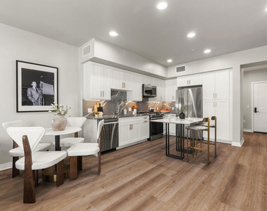 7428 Santa Monica Boulevard - Photo Thumbnail 13