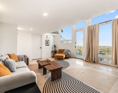 8425 Hillside Avenue - Photo Thumbnail 15