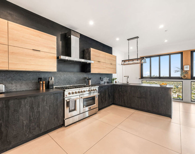 8425 Hillside Avenue - Photo Thumbnail 19