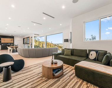 8425 Hillside Avenue - Photo Thumbnail 6