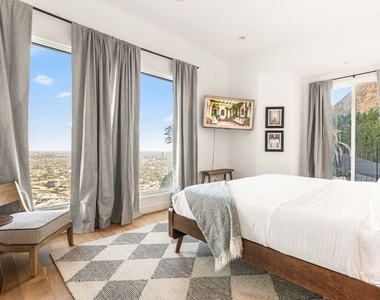 8425 Hillside Avenue - Photo Thumbnail 36