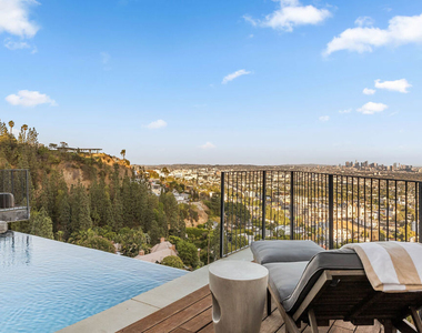 8425 Hillside Avenue - Photo Thumbnail 13