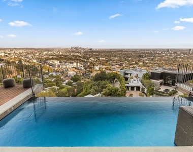 8425 Hillside Avenue - Photo Thumbnail 11