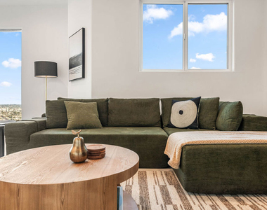 8425 Hillside Avenue - Photo Thumbnail 5