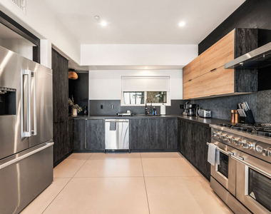 8425 Hillside Avenue - Photo Thumbnail 18