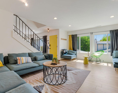 5343 Tendilla Avenue - Photo Thumbnail 9