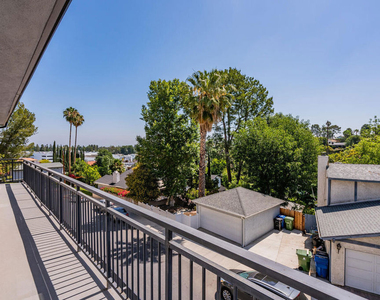 5343 Tendilla Avenue - Photo Thumbnail 13