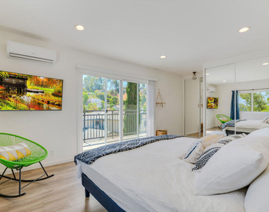 5343 Tendilla Avenue - Photo Thumbnail 2