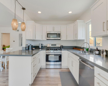 5343 Tendilla Avenue - Photo Thumbnail 3