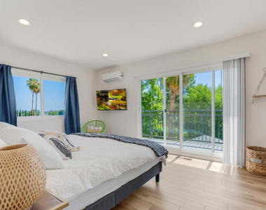5343 Tendilla Avenue - Photo Thumbnail 15