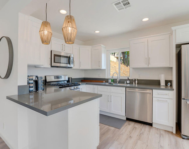 5343 Tendilla Avenue - Photo Thumbnail 6