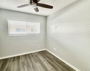 7524 Sepulveda Boulevard - Photo Thumbnail 4