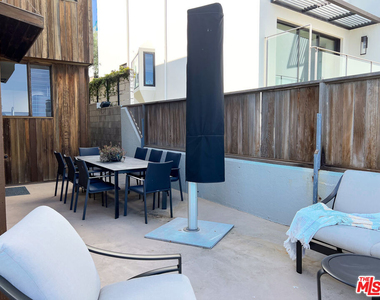 24150 Malibu Road - Photo Thumbnail 16