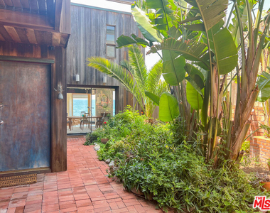 24150 Malibu Road - Photo Thumbnail 35