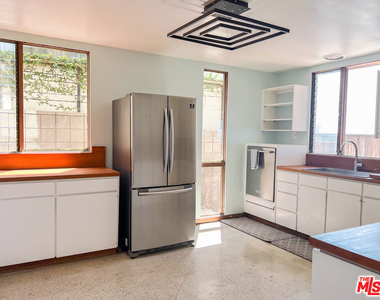 24150 Malibu Road - Photo Thumbnail 12