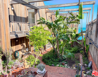24150 Malibu Road - Photo Thumbnail 38