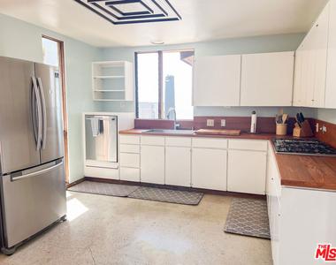24150 Malibu Road - Photo Thumbnail 11