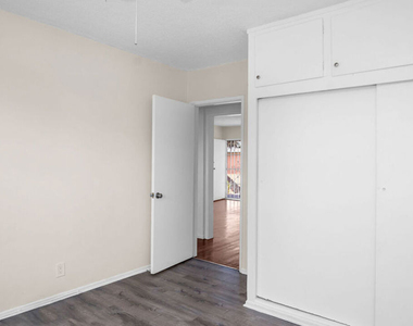 1423 Martin Luther King Jr Avenue - Photo Thumbnail 15