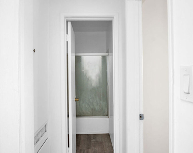 1423 Martin Luther King Jr Avenue - Photo Thumbnail 11