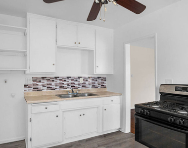 1423 Martin Luther King Jr Avenue - Photo Thumbnail 9