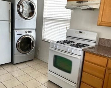 121 N Benton Way - Photo Thumbnail 5