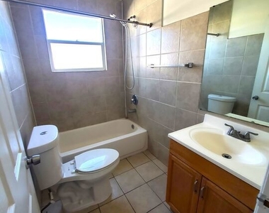 121 N Benton Way - Photo Thumbnail 9
