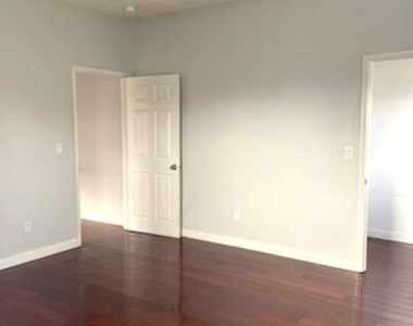 121 N Benton Way - Photo Thumbnail 4