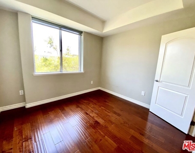 629 Traction Avenue - Photo Thumbnail 9