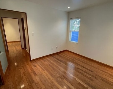 926 California Avenue - Photo Thumbnail 9