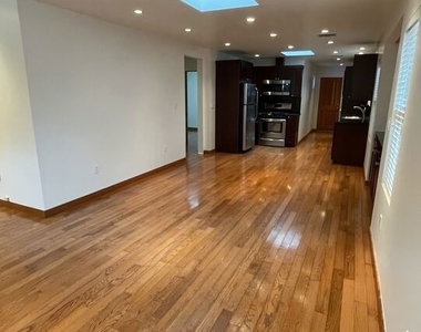 926 California Avenue - Photo Thumbnail 3