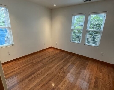 926 California Avenue - Photo Thumbnail 10